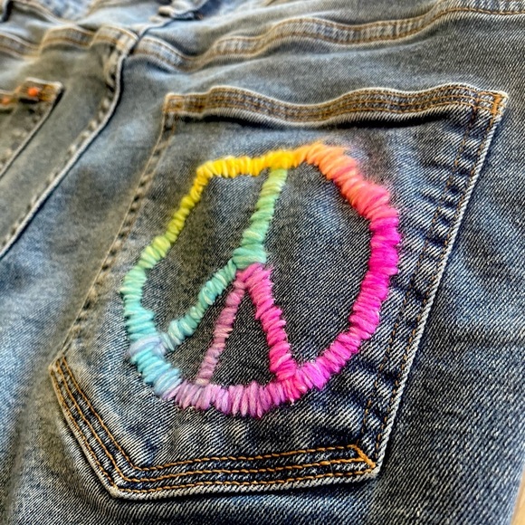 CUSTOM EMBROIDERED HIPPIE SHORTS - Picture 10 of 13